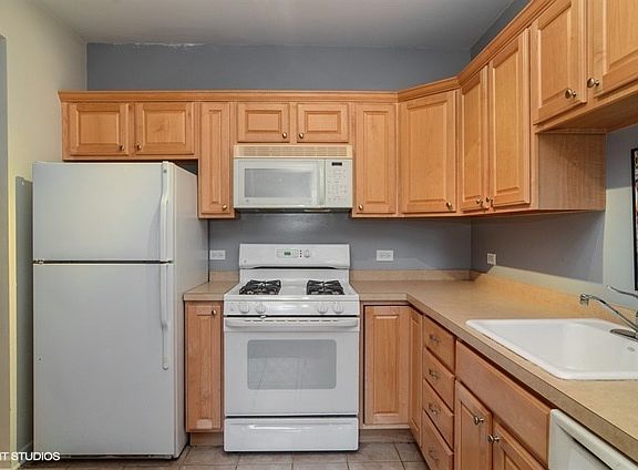 5th image of 2456 W Grace St #1