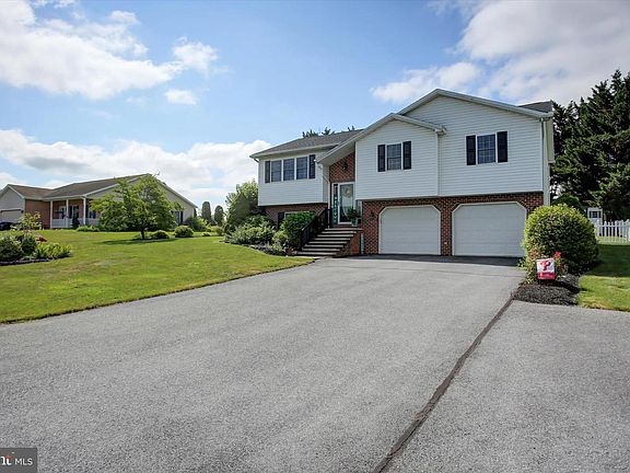 2nd image of 10482 Mapleton Rd