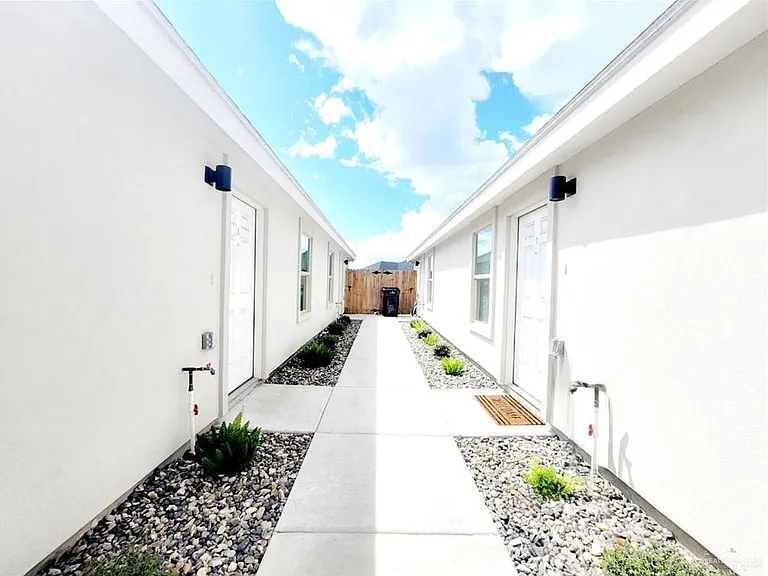 1424 Alta Vista Dr #2 — Photo 2