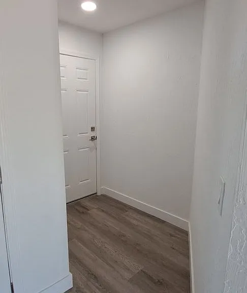 132 Hyannis Ct — Photo 28