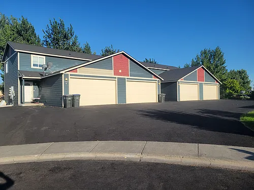 1341 Shaker Pl Photo 1