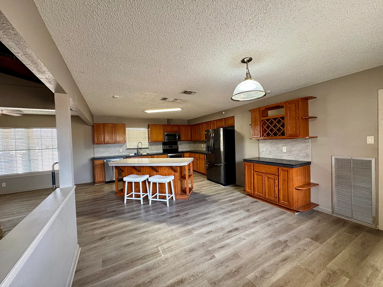 3 bed, 2.5 bath, 2902 sqft, $2,000 — Photo 4