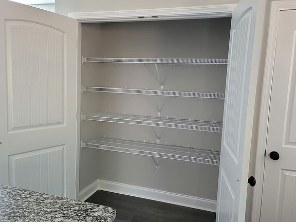 5th image of 938 Charlotte St
