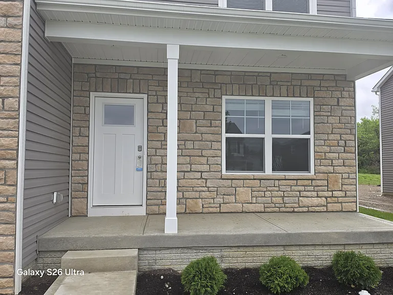 162 Lorrimore Dr — Photo 2