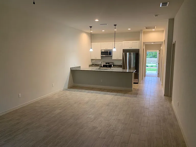 3533 SW 8th Pl — Photo 5