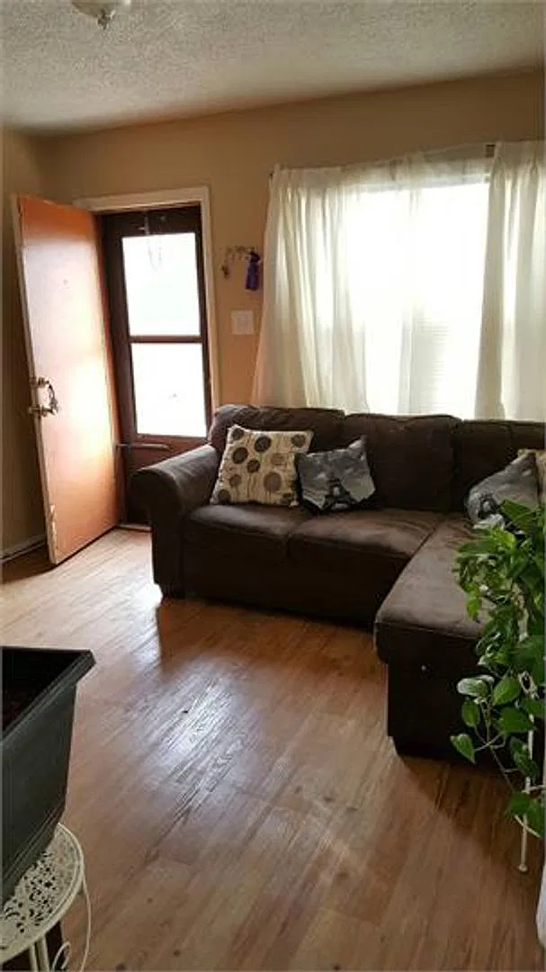 SH320 — Photo 3