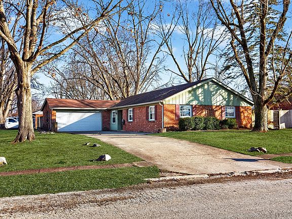 3rd image of 1801 N Fogelson Dr