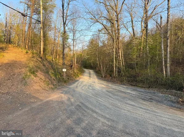 Hackamore Ln, Berkeley Springs, WV 25411