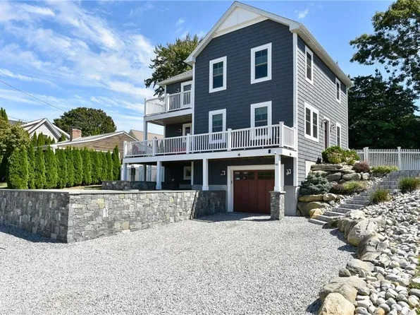 46 Bayberry Rd, Narragansett, RI 02882