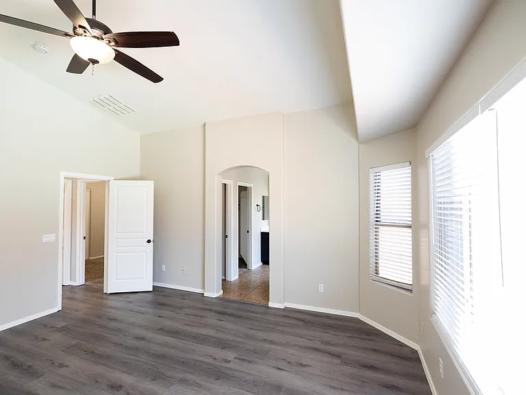 2541 E Silversmith Trl — Photo 23