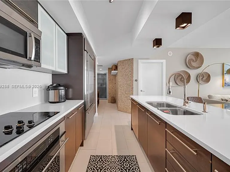 55 SE 6th St #1803 — Photo 4