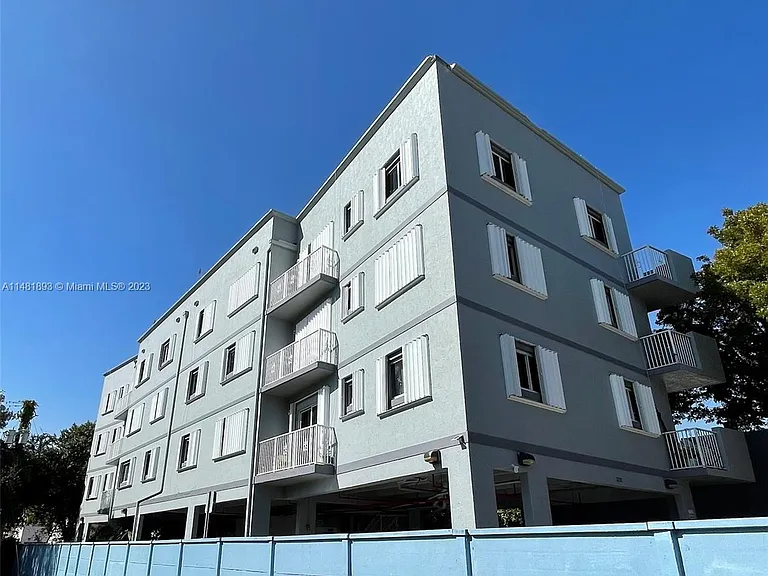 328 NW 12th Ave #1 — Photo 1