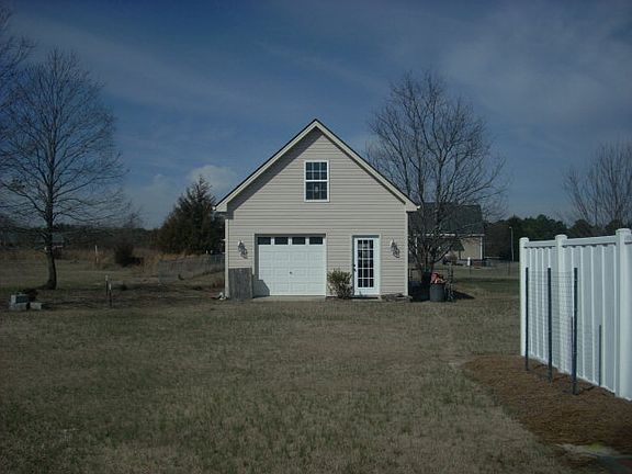 2nd image of 604 Foxwood Dr