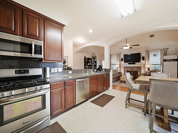5th image of 5022 Lakeside Ct