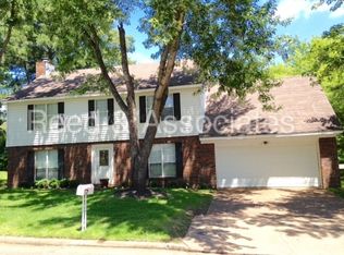 2308 E Lake Oaks Dr, Bartlett, TN 38134