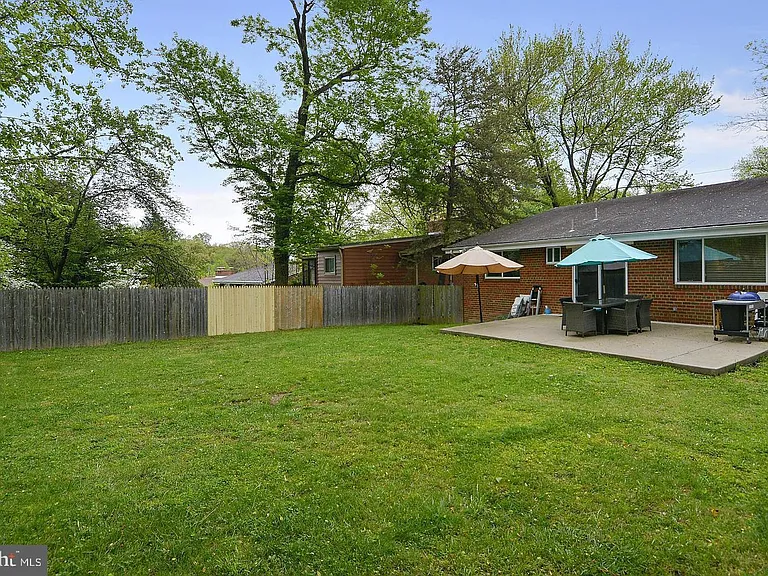 717 Hillsboro Dr — Photo 7
