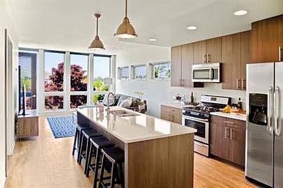 5th image of 1530 N Jackson St #10525205