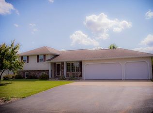 W7009 Everglade Rd, Greenville, WI 54942