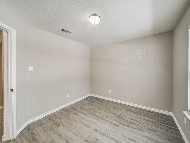 6908 Planters Row Dr — Photo 14