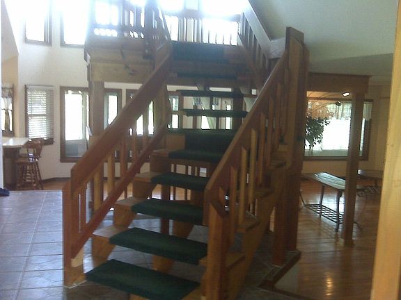 Foyer/stairs to loft/MB suite