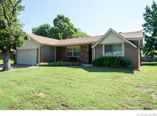 1133 N Hickory Ct, Broken Arrow, OK 74012