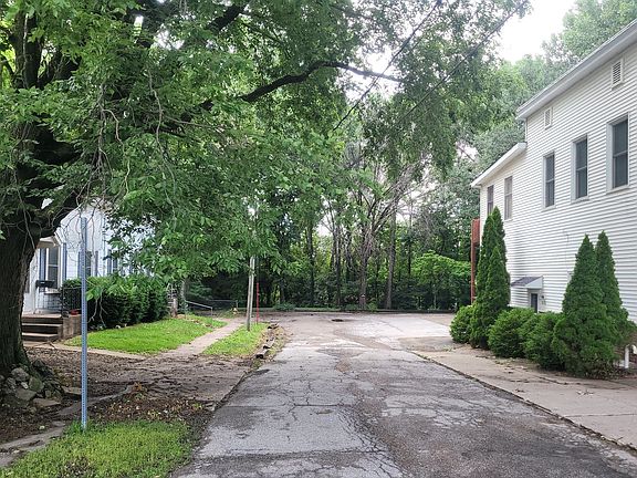 4th image of 818 Siegfriedt Ave