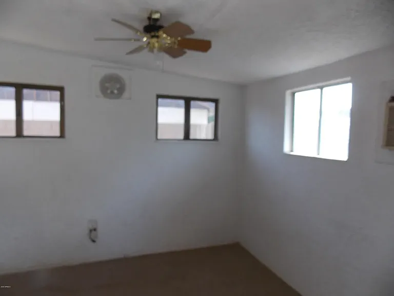 219 W Wagoner Rd — Photo 11
