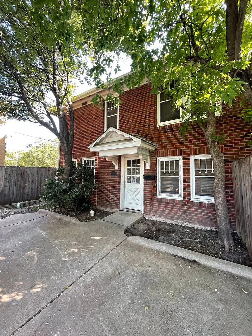 2bed/1bath Duplex — Photo 1