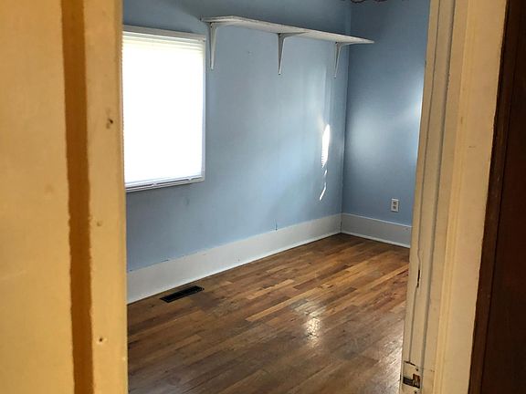 5th image of 4538 NE 110th St