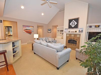 8 Twisted Oak Gln, Glen Arbor, MI, 49636