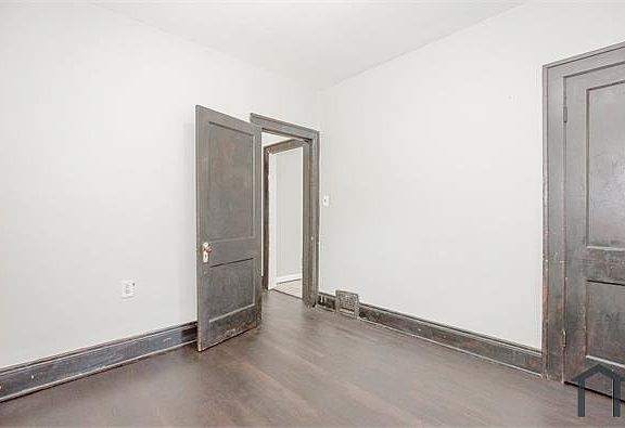 5th image of 4126 E 141st St