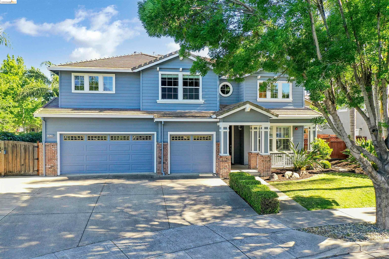 1420 Legend Ln photo 1