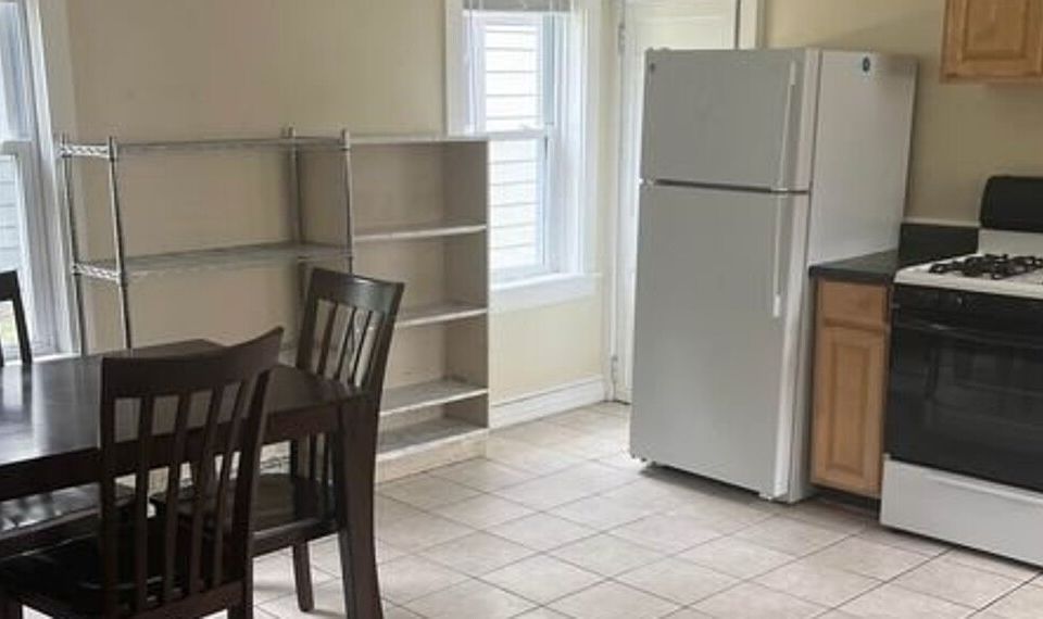 1st image of 207 Prospect St