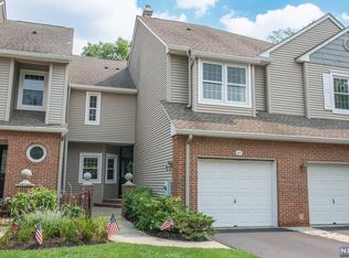 64 Kent Dr, Roseland, NJ 07068