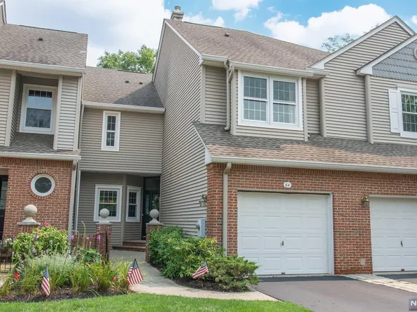 64 Kent Dr, Roseland, NJ 07068