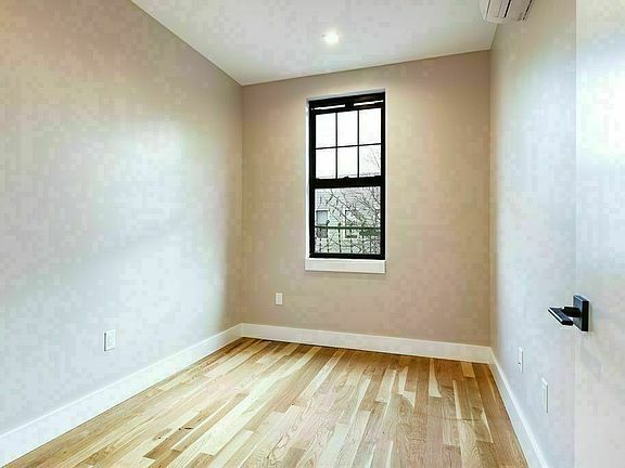 5th image of 95 Clay St #8