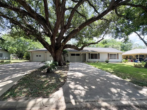3413 Cherry Ln, Bay City, TX 77414