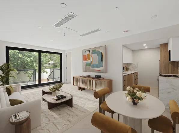 390 Manhattan Avenue image 1 of 10