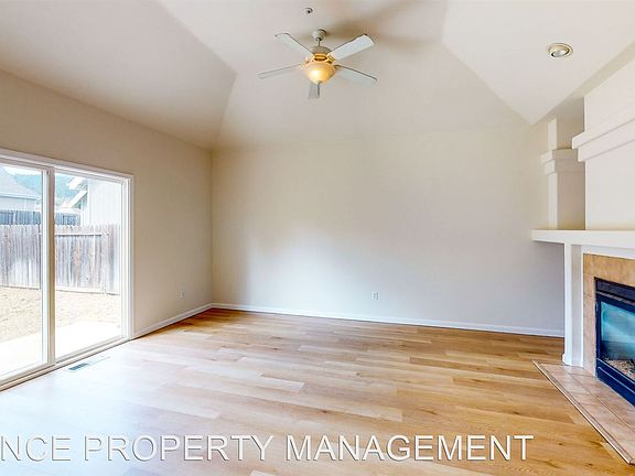 5th image of 307 S Franklin St