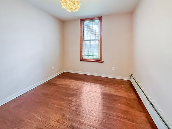 4th image of 173 Dahlgren Pl Floor 1