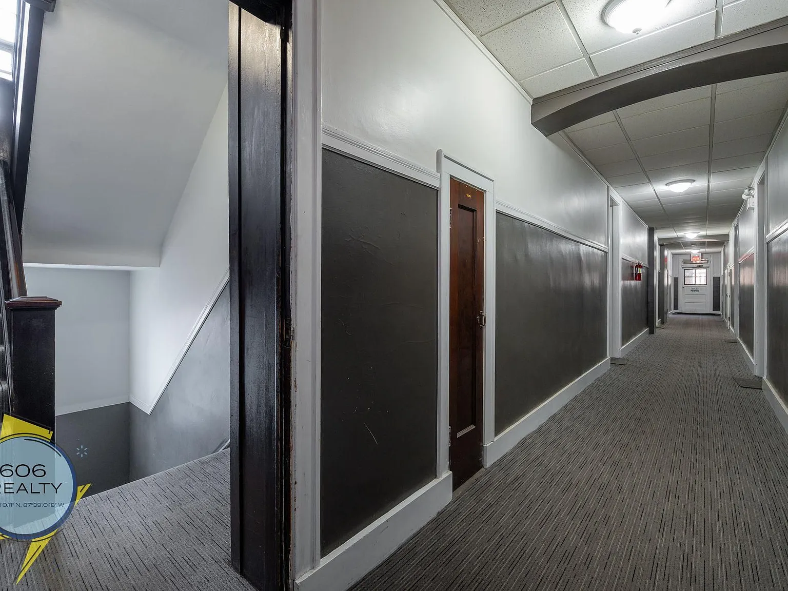 Albany Park Apartments - 4901 Christiana — Photo 4