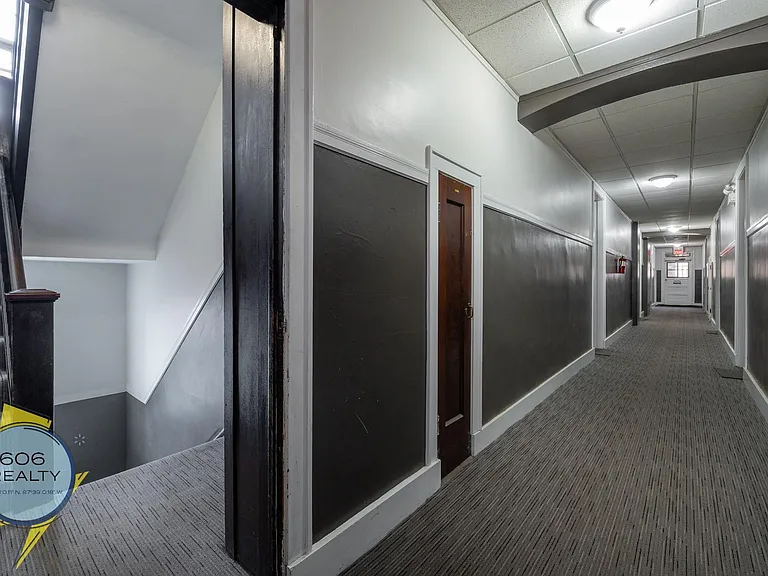 Albany Park Apartments - 4901 Christiana — Photo 4