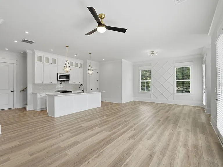 331 Orchid St — Photo 5