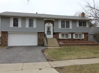 629 Arnold Ave, Streamwood, IL 60107