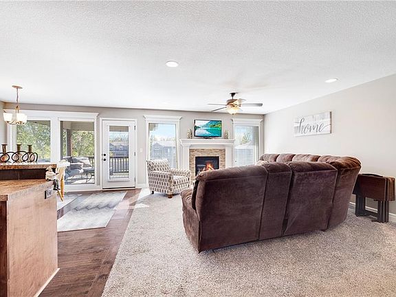 4th image of 213 NE Hannah Ct
