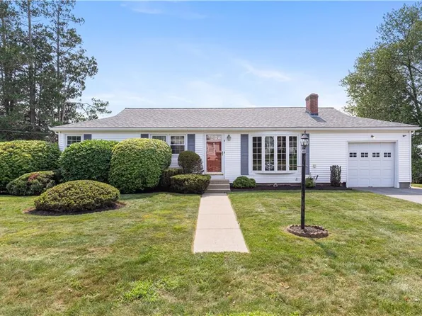 4 Eisenhower St, Cumberland, RI 02864