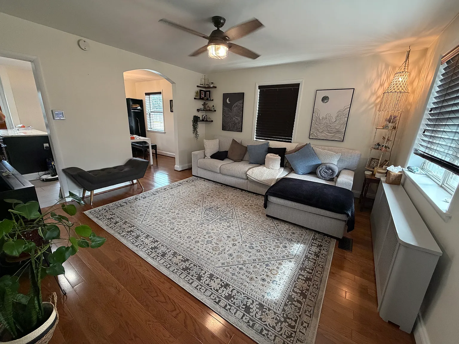 3 bed, 1000 sqft, $1,900 — Photo 3