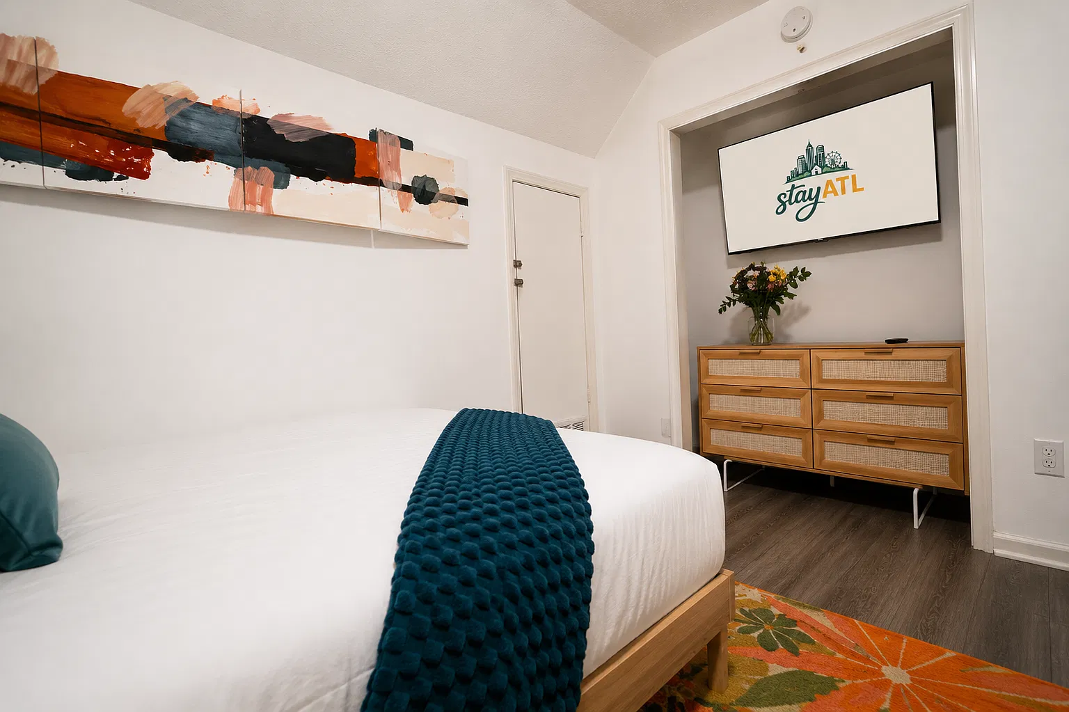 2 bed, 1070 sqft, $2,700 — Photo 4