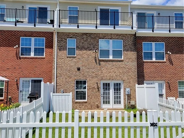 4407 Glasgow Rd — Photo 3