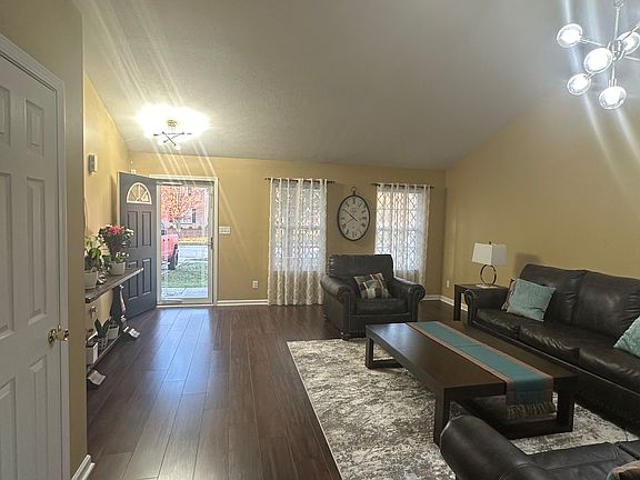3rd image of 4415 Viva Ln